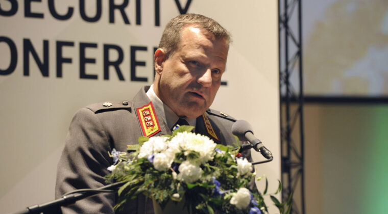 Kenraali Janne Jaakkola, Puolustusvoimain komentaja